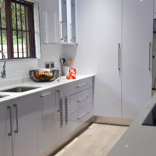 A minimilistic modern kitchen with a Supagloss finish